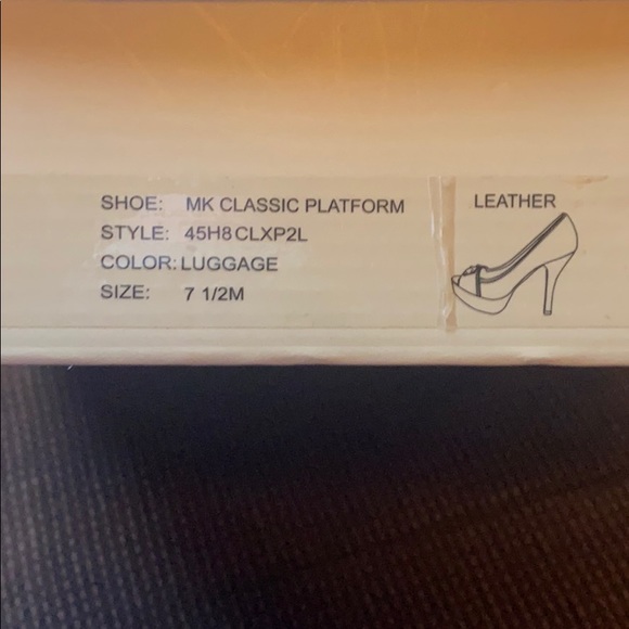 Michael Kors Leather Classic Platform - Picture 5 of 6